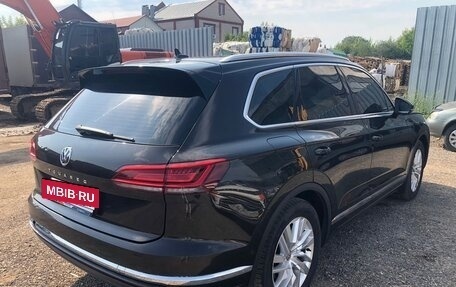 Volkswagen Touareg III, 2018 год, 3 730 000 рублей, 3 фотография