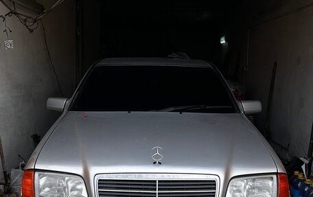 Mercedes-Benz C-Класс, 1997 год, 750 000 рублей, 1 фотография