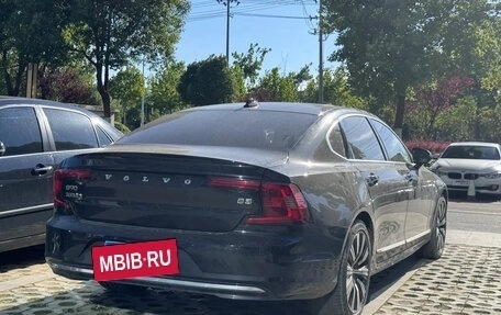 Volvo S90 II рестайлинг, 2022 год, 3 163 000 рублей, 2 фотография