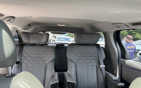 Toyota Sienna, 2022 год, 3 896 000 рублей, 5 фотография