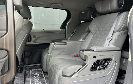 Toyota Sienna, 2022 год, 3 896 000 рублей, 7 фотография