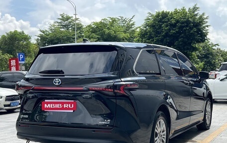 Toyota Sienna, 2022 год, 3 896 000 рублей, 2 фотография