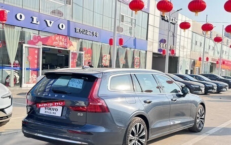 Volvo V60 II, 2024 год, 4 473 000 рублей, 2 фотография