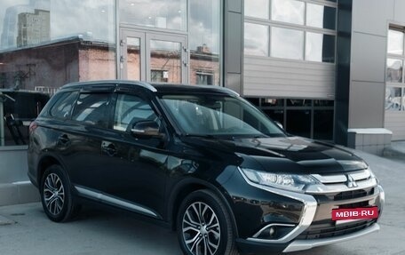 Mitsubishi Outlander III рестайлинг 3, 2018 год, 2 060 000 рублей, 3 фотография
