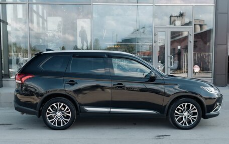 Mitsubishi Outlander III рестайлинг 3, 2018 год, 2 060 000 рублей, 4 фотография