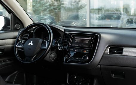 Mitsubishi Outlander III рестайлинг 3, 2018 год, 2 060 000 рублей, 10 фотография