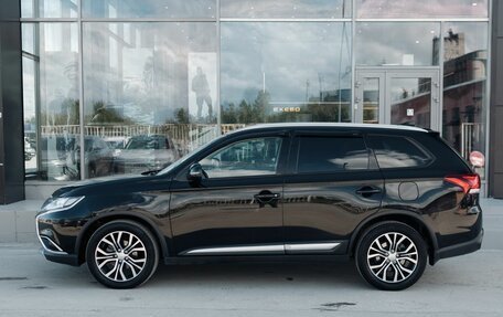 Mitsubishi Outlander III рестайлинг 3, 2018 год, 2 060 000 рублей, 8 фотография