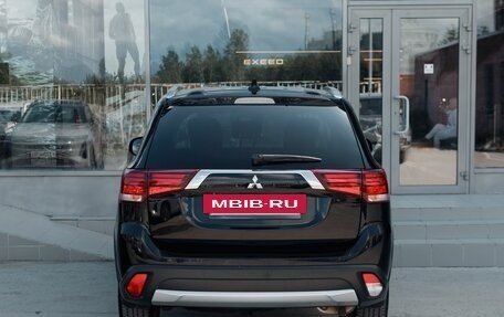 Mitsubishi Outlander III рестайлинг 3, 2018 год, 2 060 000 рублей, 6 фотография
