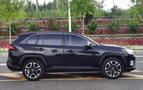 Toyota RAV4, 2022 год, 2 820 000 рублей, 4 фотография