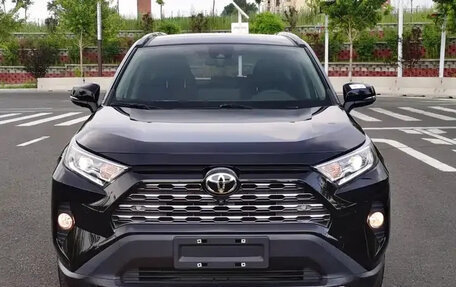 Toyota RAV4, 2022 год, 2 820 000 рублей, 2 фотография