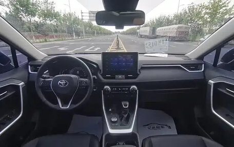 Toyota RAV4, 2022 год, 2 820 000 рублей, 10 фотография