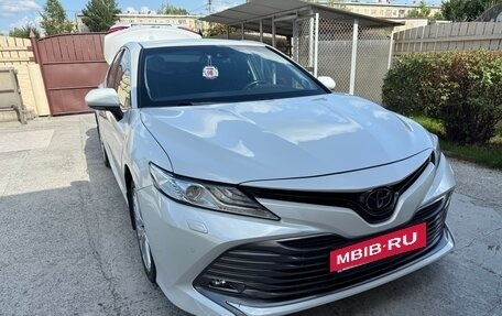 Toyota Camry, 2020 год, 3 300 000 рублей, 2 фотография