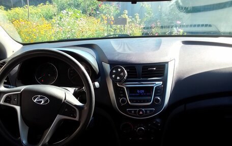 Hyundai Solaris II рестайлинг, 2015 год, 1 100 000 рублей, 8 фотография
