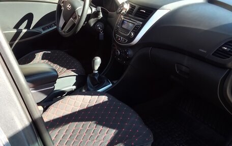 Hyundai Solaris II рестайлинг, 2015 год, 1 100 000 рублей, 6 фотография