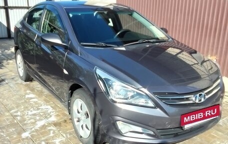 Hyundai Solaris II рестайлинг, 2015 год, 1 100 000 рублей, 3 фотография