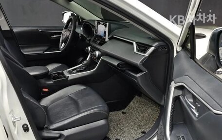 Toyota RAV4, 2020 год, 3 450 000 рублей, 7 фотография