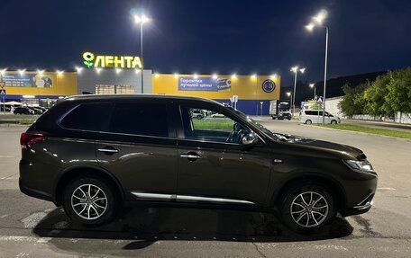 Mitsubishi Outlander III рестайлинг 3, 2017 год, 1 650 000 рублей, 4 фотография