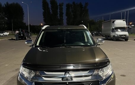 Mitsubishi Outlander III рестайлинг 3, 2017 год, 1 650 000 рублей, 2 фотография