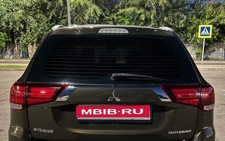 Mitsubishi Outlander III рестайлинг 3, 2017 год, 1 650 000 рублей, 5 фотография