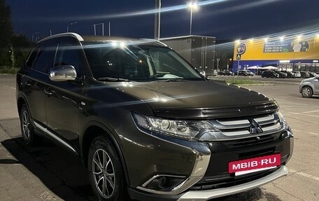 Mitsubishi Outlander III рестайлинг 3, 2017 год, 1 650 000 рублей, 3 фотография