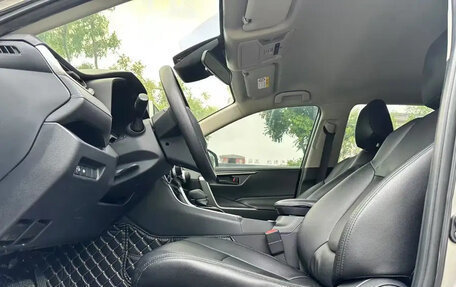 Toyota RAV4, 2020 год, 1 800 000 рублей, 4 фотография