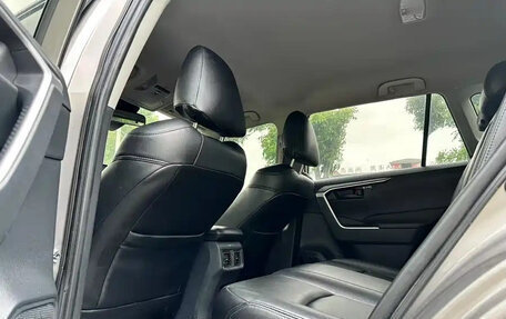 Toyota RAV4, 2020 год, 1 800 000 рублей, 6 фотография