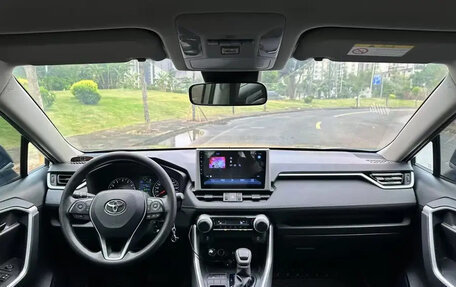 Toyota RAV4, 2020 год, 1 800 000 рублей, 5 фотография