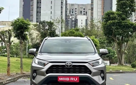 Toyota RAV4, 2020 год, 1 800 000 рублей, 2 фотография