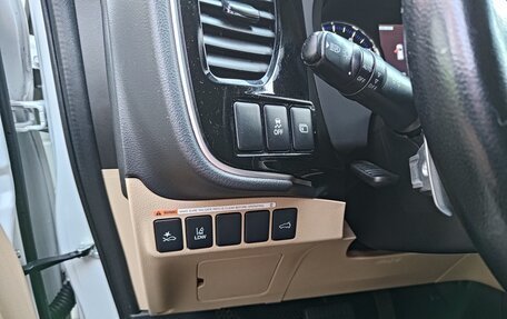 Mitsubishi Outlander III рестайлинг 3, 2019 год, 3 399 000 рублей, 10 фотография