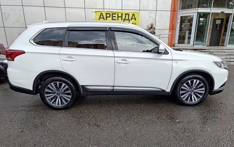 Mitsubishi Outlander III рестайлинг 3, 2019 год, 3 399 000 рублей, 7 фотография
