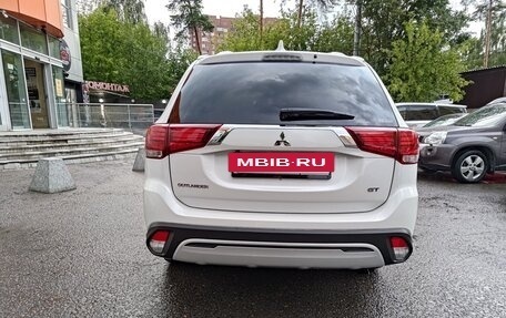 Mitsubishi Outlander III рестайлинг 3, 2019 год, 3 399 000 рублей, 5 фотография