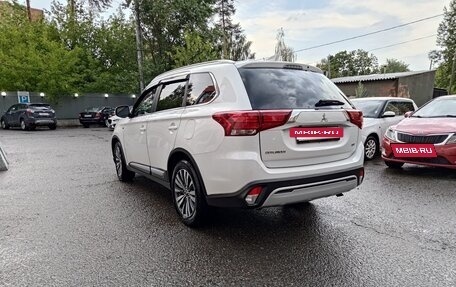 Mitsubishi Outlander III рестайлинг 3, 2019 год, 3 399 000 рублей, 4 фотография