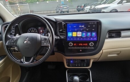 Mitsubishi Outlander III рестайлинг 3, 2019 год, 3 399 000 рублей, 12 фотография