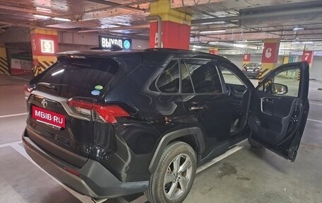 Toyota RAV4, 2019 год, 3 140 000 рублей, 2 фотография