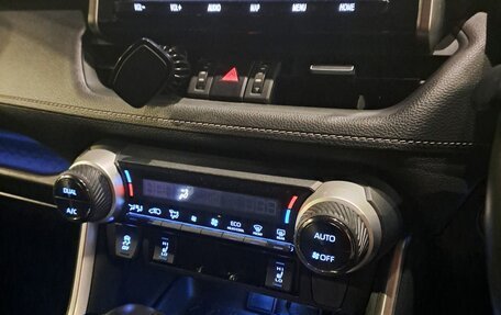 Toyota RAV4, 2019 год, 3 140 000 рублей, 8 фотография