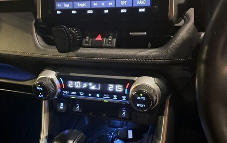 Toyota RAV4, 2019 год, 3 140 000 рублей, 9 фотография