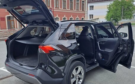 Toyota RAV4, 2019 год, 3 140 000 рублей, 14 фотография