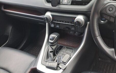 Toyota RAV4, 2019 год, 3 140 000 рублей, 22 фотография