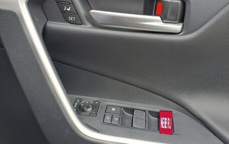 Toyota RAV4, 2019 год, 3 140 000 рублей, 21 фотография