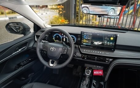 Toyota Camry, 2025 год, 5 500 000 рублей, 6 фотография