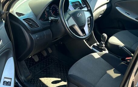 Hyundai Solaris II рестайлинг, 2013 год, 850 000 рублей, 2 фотография
