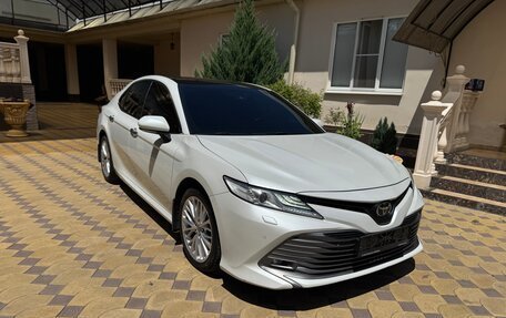 Toyota Camry, 2018 год, 2 500 000 рублей, 2 фотография