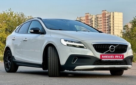 Volvo V40 Cross Country I, 2019 год, 2 280 000 рублей, 7 фотография