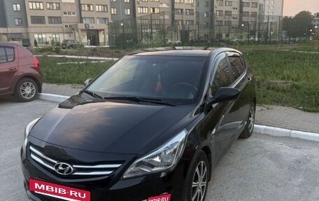Hyundai Solaris II рестайлинг, 2015 год, 1 050 000 рублей, 2 фотография