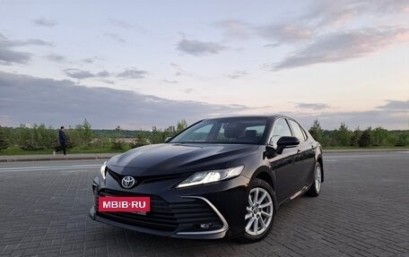 Toyota Camry, 2021 год, 2 425 000 рублей, 2 фотография