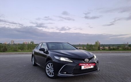 Toyota Camry, 2021 год, 2 425 000 рублей, 10 фотография