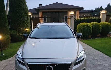 Volvo V40 Cross Country I, 2019 год, 2 200 000 рублей, 3 фотография