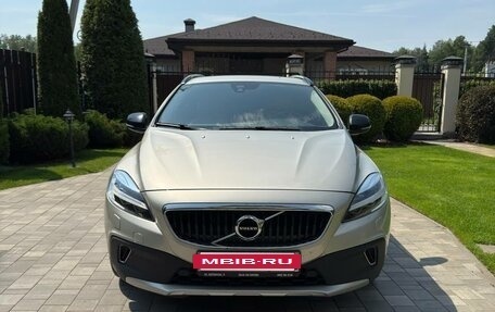 Volvo V40 Cross Country I, 2019 год, 2 200 000 рублей, 24 фотография