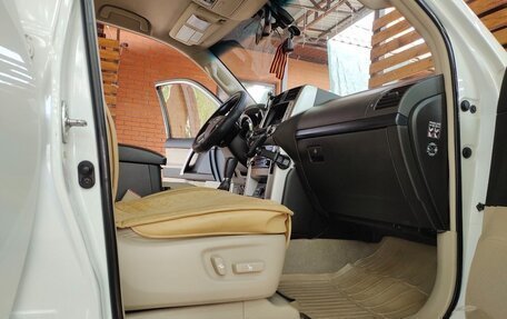 Toyota Land Cruiser Prado 150 рестайлинг 2, 2013 год, 3 499 000 рублей, 18 фотография