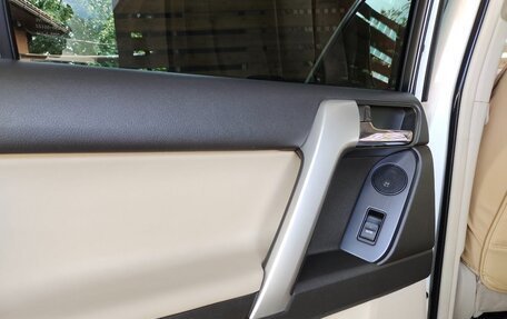 Toyota Land Cruiser Prado 150 рестайлинг 2, 2013 год, 3 499 000 рублей, 20 фотография